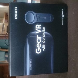 Samsung Gear VR (w/ contoller)